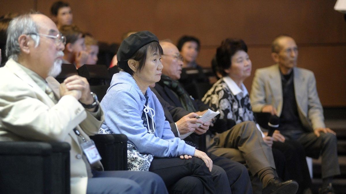Starsi Japończycy podróżują po świecie. Tu w Gdańsku przypominają o tragedii związanej z bombami atamowymi.