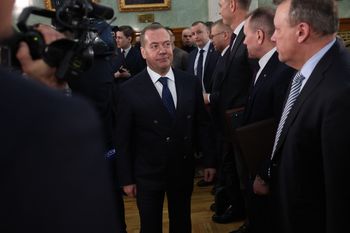 Na Kremlu strzelają korki od szampana? Miedwiediew o ruchu USA