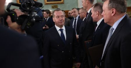 Na Kremlu strzelają korki od szampana? Miedwiediew o ruchu USA