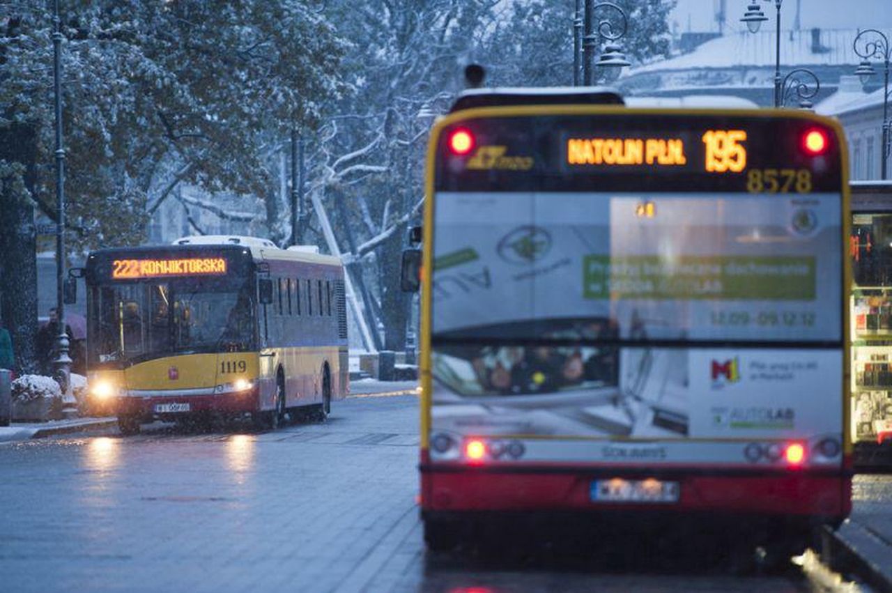 Warszawa. ZTM alarmuje: "Autobusy i tramwaje mogą się opóźniać", fot. WTP - Twitter