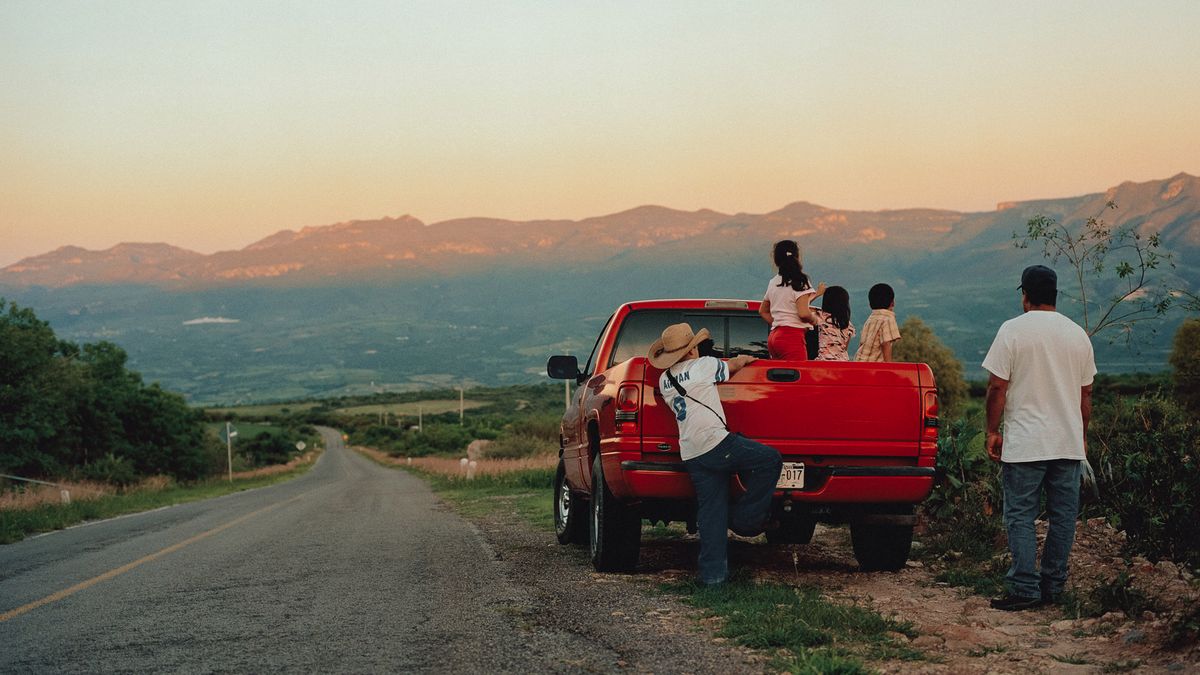 Kevin Serna odbył podróż sentymentalną w poszukiwaniu tożsamości swojego ojca 1