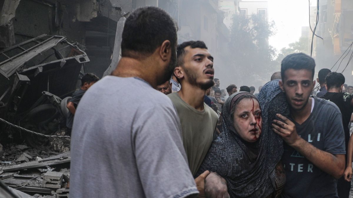 Eksperci broniący praw człowieka oskarżają Hamas i Izrael o zbrodnie wojenne.