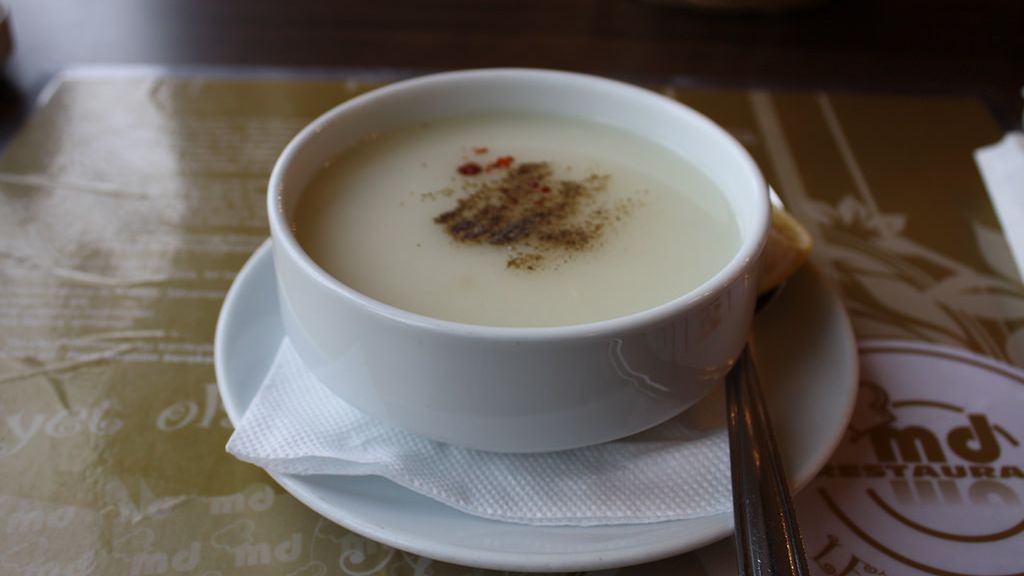 Zupa krem z kurczaka przygotowana z dodatkiem wody 1:1