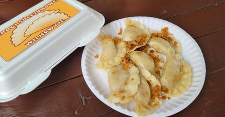 Zjadłam pierogi Solejukowej i szarlotkę Michałowej. Czy poczułam się jak na planie serialu "Ranczo"?
