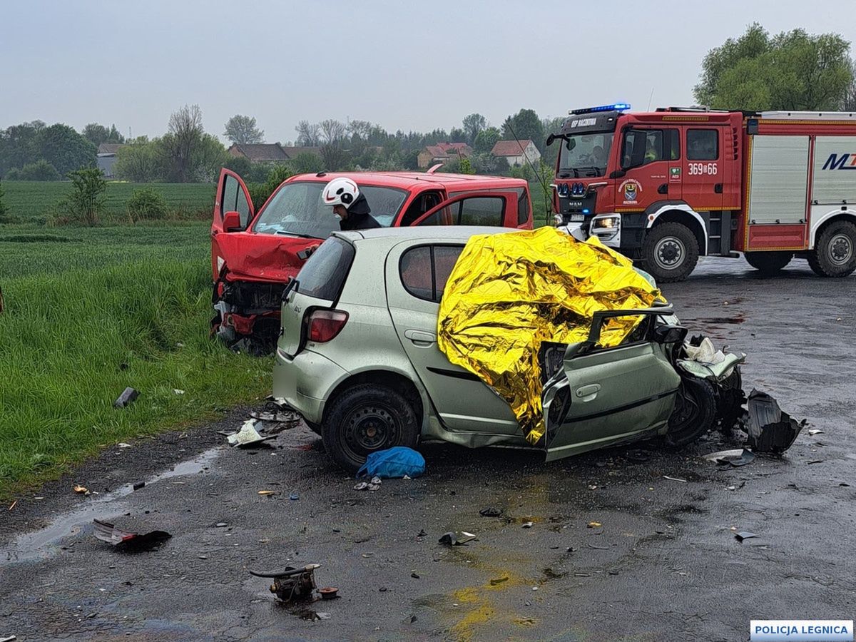 Tragiczny wypadek na Dolnym Śląsku. Nie żyje kobieta, ranne dzieci