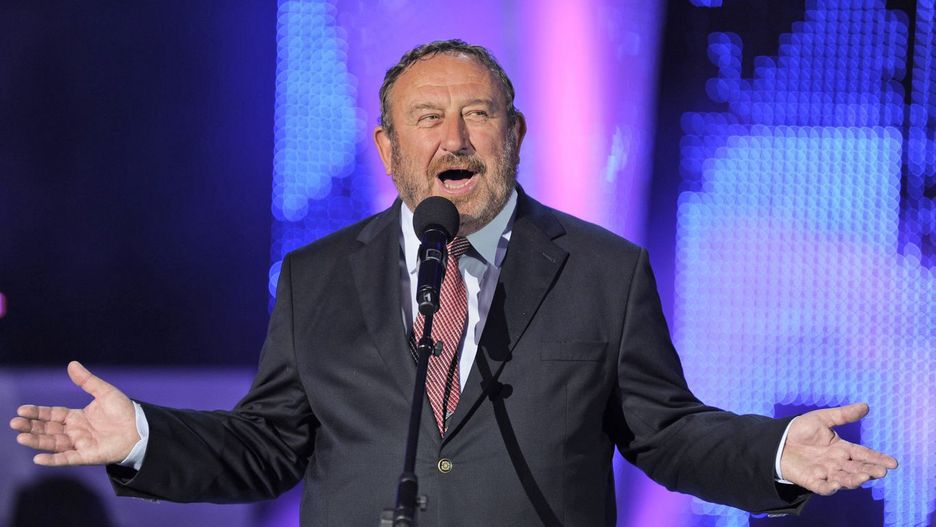 Tadeusz Drozda jest z wykształcenia inżynierem elektrykiem