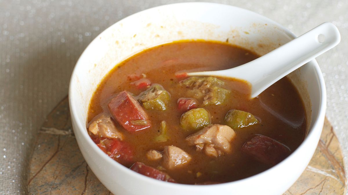 Zupa gumbo z kurczaka przygotowana z dodatkiem wody 1:1