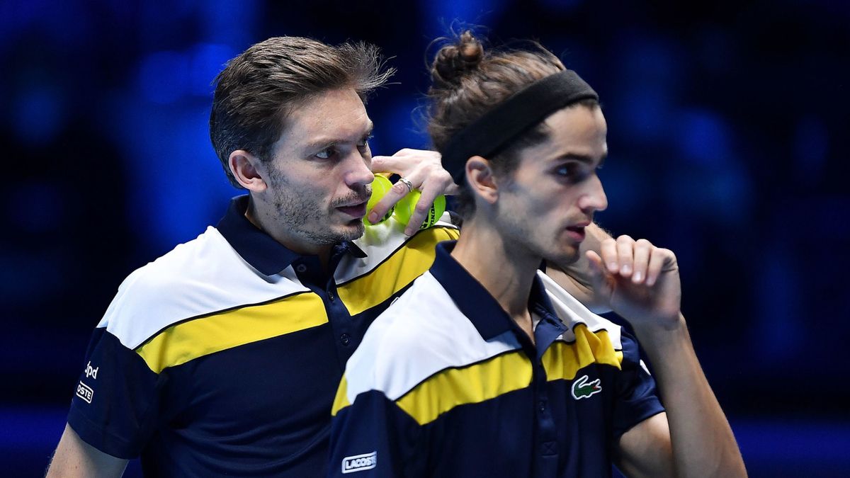 PAP/EPA / ALESSANDRO DI MARCO / Na zdjęciu: Nicolas Mahut (z lewej) i Pierre-Hugues Herbert