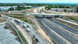 Budowa węzła Grębałów. Drogowcy położyli pierwsze warstwy nawierzchni