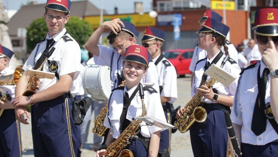 Orkiestry dęte z powiatu kieleckiego po raz szesnasty spotkały się na Rynku w Daleszycach