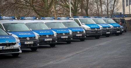 Kolejne radiowozy dołączają do floty. Padło na kie i volkswageny