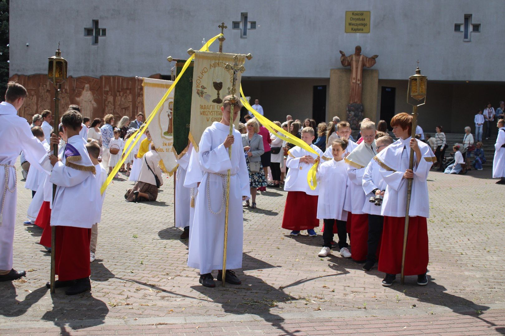 Procesja Bożego Ciała na osiedlu Grunwaldzkim w Gnieźnie