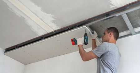Krzyżówka dla majsterkowiczów. Wiesz, jak zrobić podwieszany sufit?