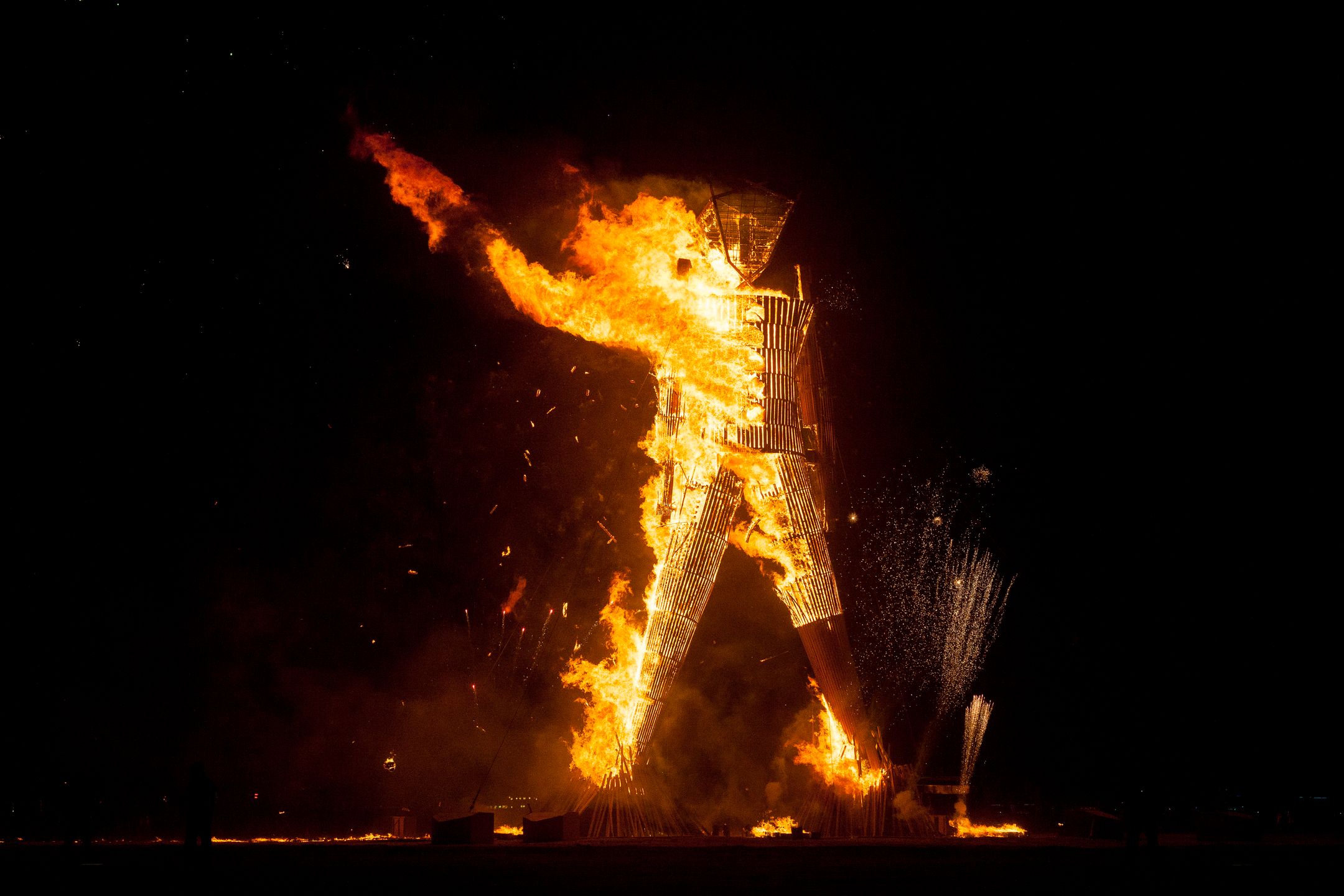 10 lat festiwalu "Burning Man" zamknięte w albumie "Dust to dawn" 2