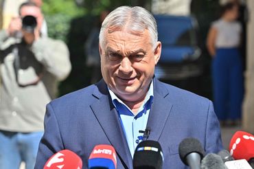 Biznesmen związany z Orbanem finansował "odrażającą machinę propagandową". 
