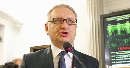 Poseł Pięta wypiera się romansu: "To była znajomość o charakterze przyjacielskim. Być może przesadziłem z dobrocią"