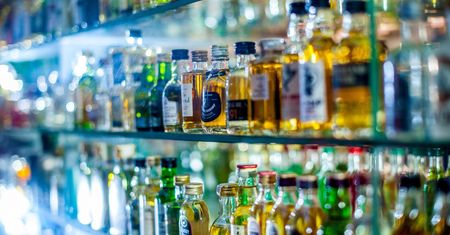 Alkohol przy światecznym stole. "To dramat wielu polskich rodzin"