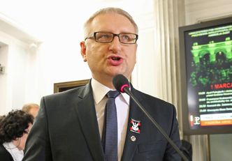 Poseł Pięta wypiera się romansu: "To była znajomość o charakterze przyjacielskim. Być może przesadziłem z dobrocią"