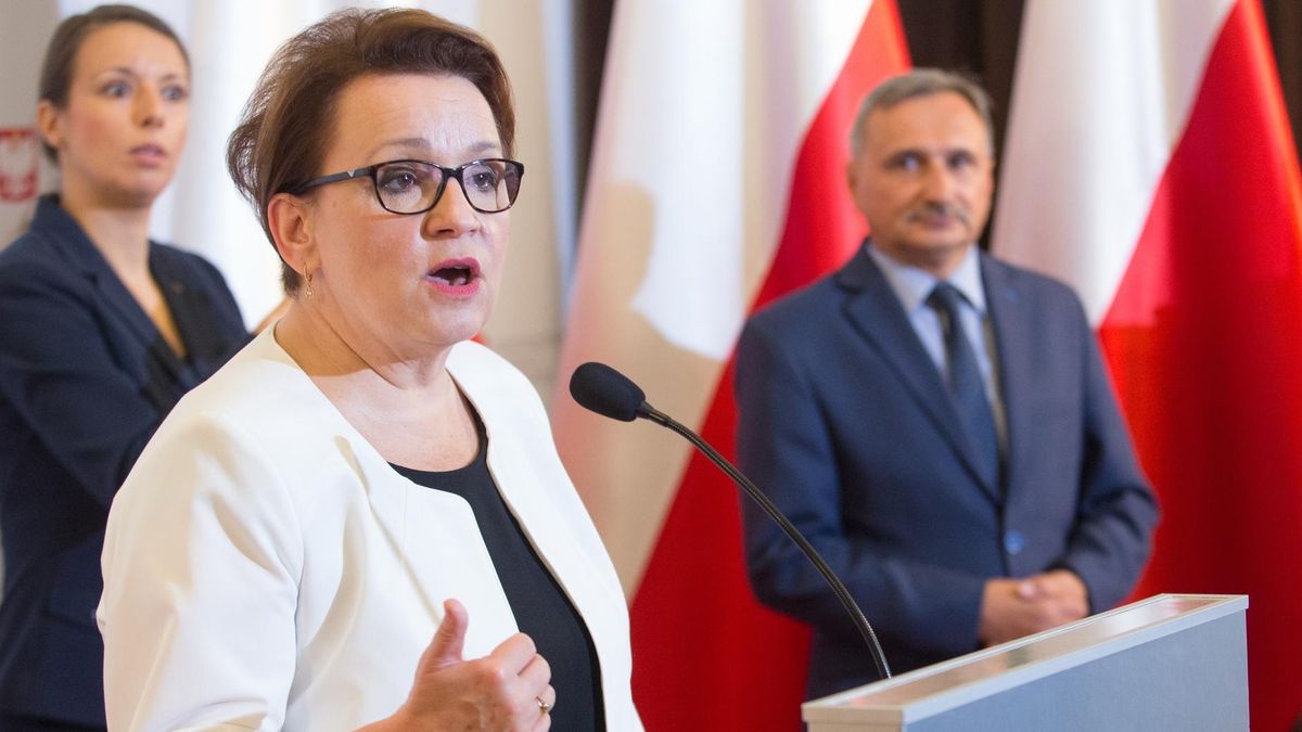 Terapeuci niepełnosprawnych dzieci nie muszą zawierać umów o pracę