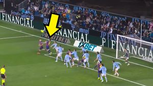 Ależ to zmieścił. Oto jak Lewandowski strzelił trzeciego gola [WIDEO]