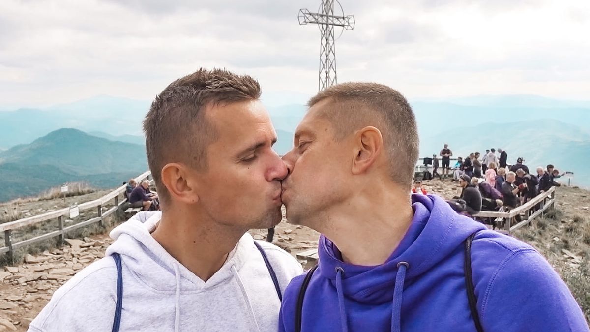 Jakub i Dawid to para, która pokazuje, że miłość dwóch chłopaków nie różni się niczym od miłości innych. 