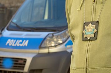 Włamał się do citroena w Ostrowcu. Ukradł paczki ze sztuczną biżuterią