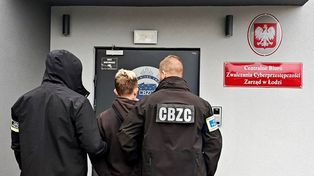 Łódź: Podszywali się pod pracowników banku i okradali ludzi. Nalot cyberpolicji na fałszywe call center