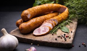 Jaka kiełbasa na Wielkanoc – do żurku, barszczu, deski wędlin? Po czym poznać dobrą kiełbasę?