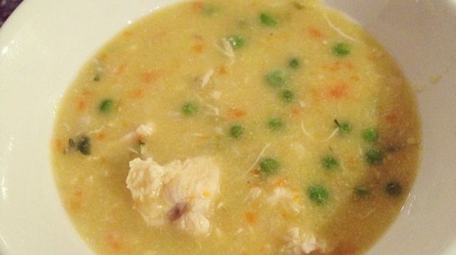 Rosół drobiowy z ryżem przygotowany z dodatkiem wody 1:1