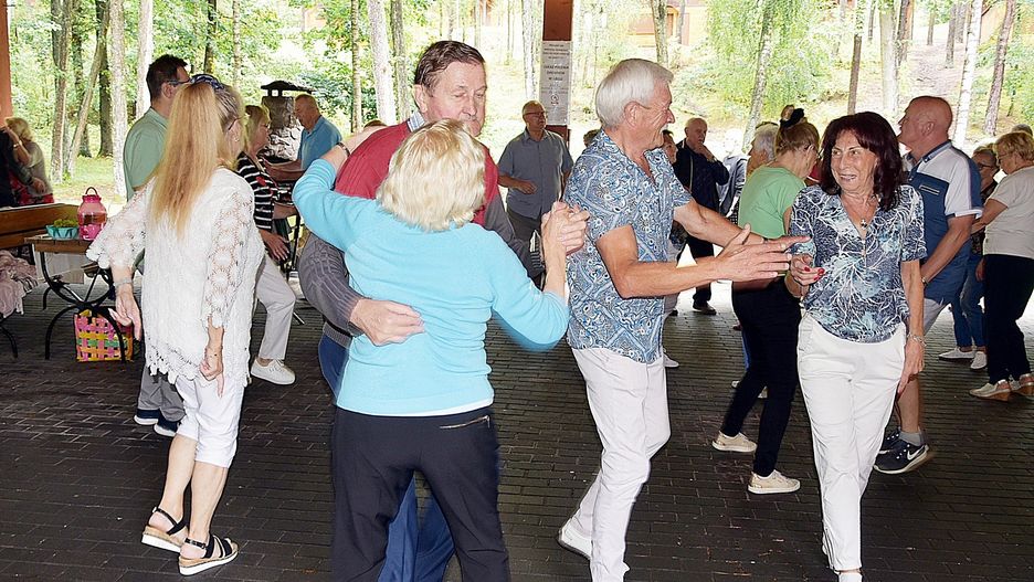 Piknik ekologiczny seniorów na Płotkach