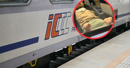 "Litości". Internauci komentują zdjęcie pasażerki pociągu