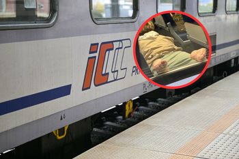 "Litości". Internauci komentują zdjęcie pasażerki pociągu