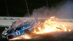 To był makabryczny widok! Chwile grozy w wyścigu NASCAR (galeria)