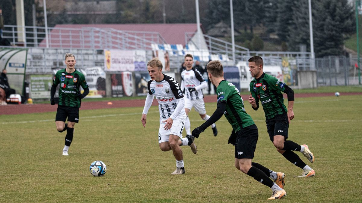 Facebook / Facebook Sandecja Nowy Sącz / Sandecja Nowy Sącz wygrała kolejny mecz w 3. lidze