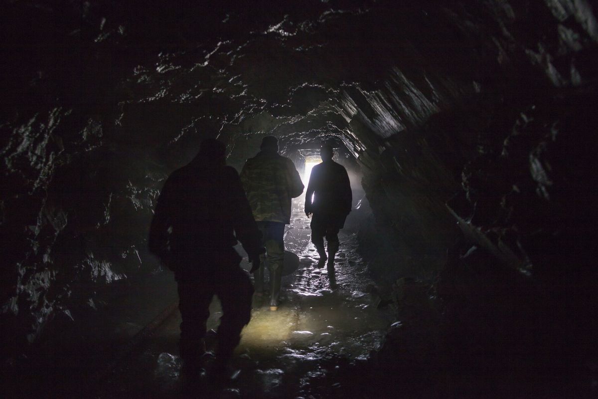 Awaria prądu w Donbasie. Ukraińscy górnicy uwięzieni pod ziemią. Zdjęcie ilustracyjne 