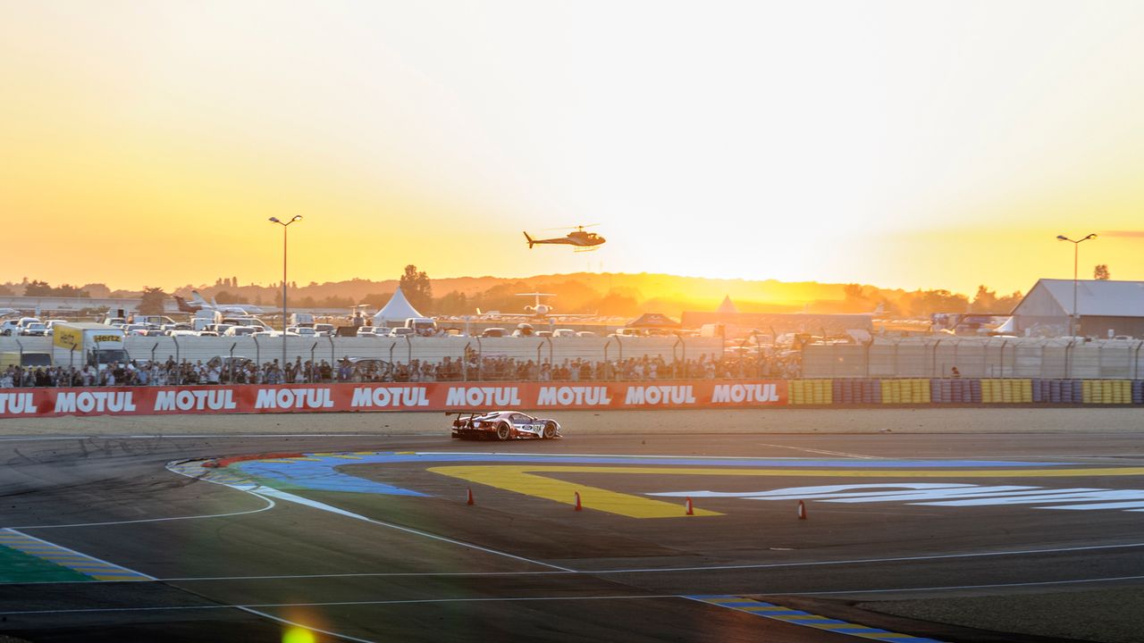 24 h Le Mans 2017 - Ford GT, prywatny odrzutowiec, helikopter i zachód słońca w jednym