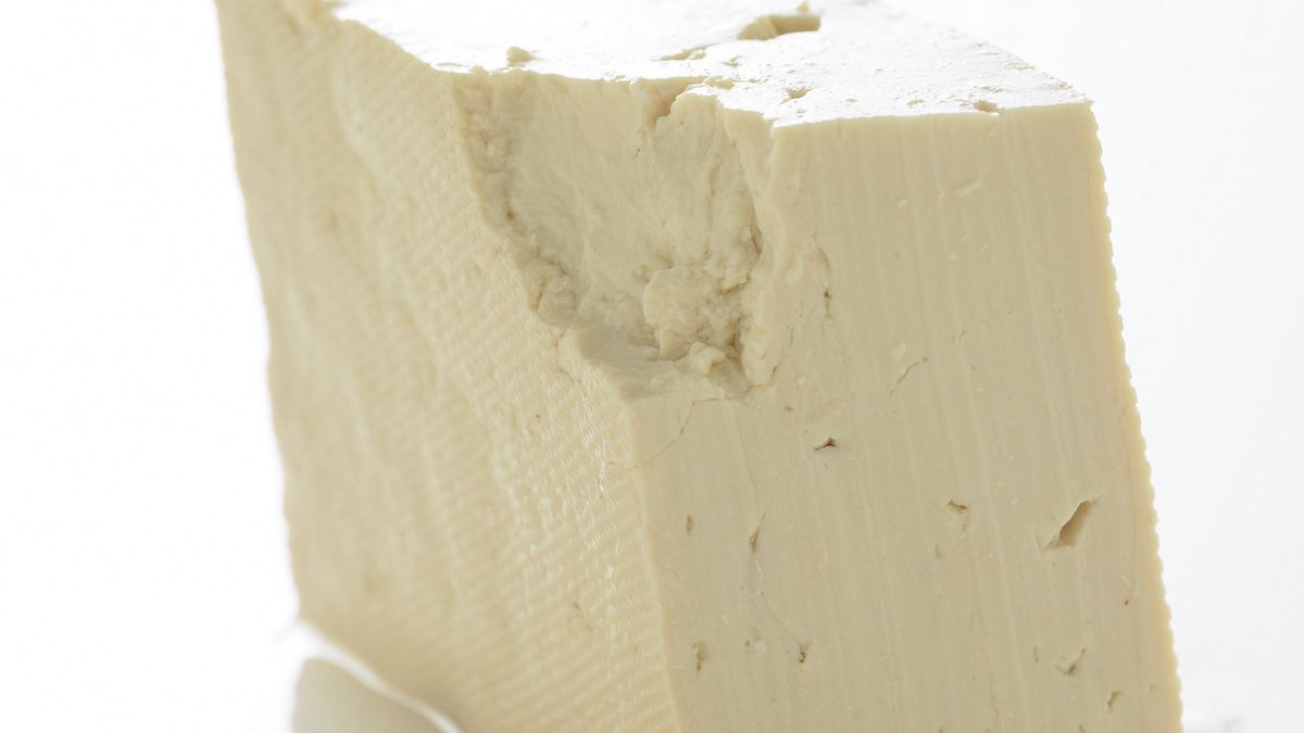 Surowe tofu z dodatkiem siarczanu wapnia
