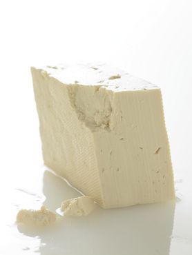 Surowe tofu z dodatkiem siarczanu wapnia