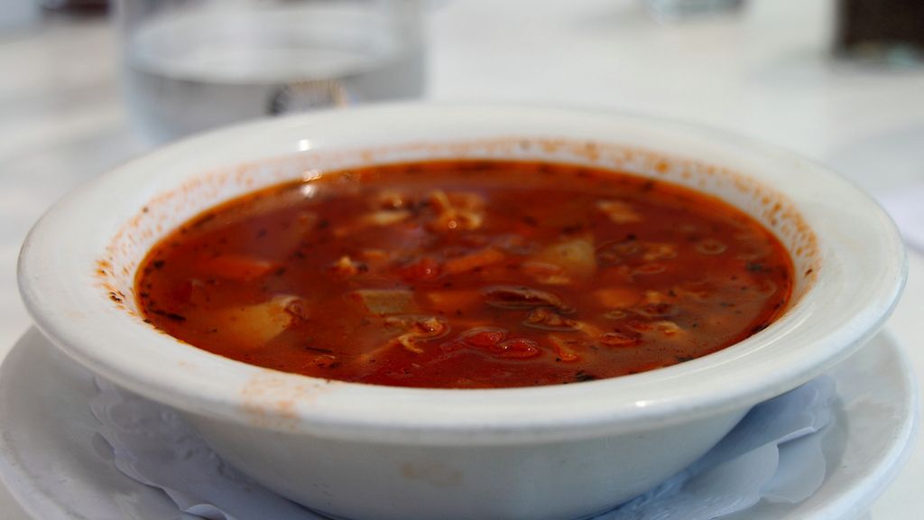 Zupa z mięczaków Manhattan przygotowana z dodatkiem wody 1:1