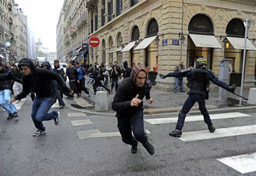 Francuska młodzież po raz kolejny starła się z policją