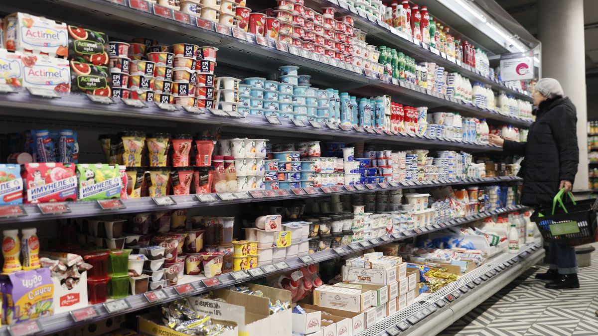 MOSCOW, RUSSIA  NOVEMBER 11, 2019: A customer choosing milk in a Pyaterochka grocery store. Sergei Savostyanov/TASS (Photo by Sergei Savostyanov\TASS via Getty Images)