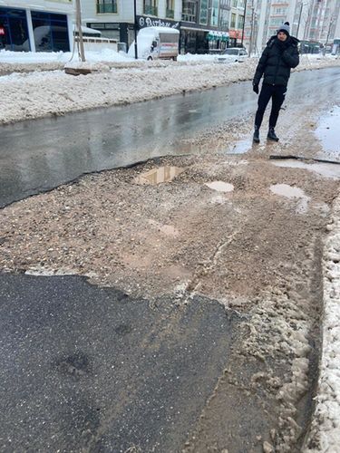 Zerwany asfalt w Sivas