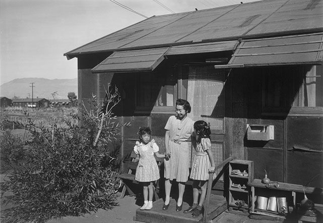Ansel Adams sfotografował amerykańskie obozy koncentracyjne w czasie II Wojny Światowej 5