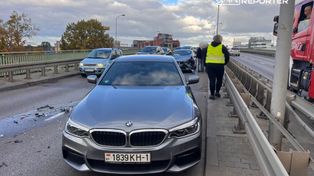 Warszawa: Zderzenie dwóch aut na wiadukcie utrudniło dziś wyjazd