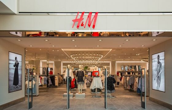 Przychody H&amp;M w Polsce niższe o blisko jedną trzecią