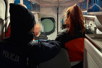 Senior leżał zziębnięty na przystanku. O krok od tragedii