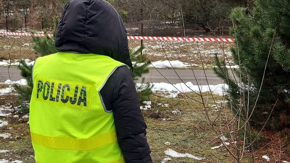 Zwłoki przy drodze. Policja zatrzymała podejrzanego o zabójstwo