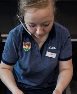 Podwyżki pensji w 2026 r. Te sieci odkryły karty. Oto nowe stawki