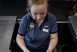 Podwyżki pensji w 2026 r. Te sieci odkryły karty. Oto nowe stawki