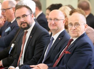 "Przemyt i szmal". PO uderza w PiS ws. afery wizowej